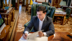 Зеленский подписал закон о выделении 8 млрд грн на выплаты "COVID-тысячи"