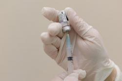 В Украине начали делать бустерную прививку от Covid-19
