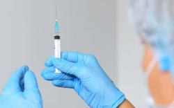 В ЕС заявили о возможном негативном влиянии частых бустерных прививок от COVID
