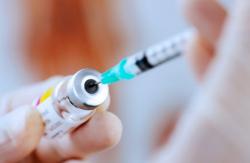 Украинским медикам будут доплачивать за вакцинацию