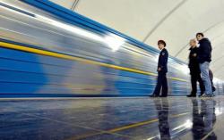 В центре Киева ищут взрывчатку на четырех станциях метро