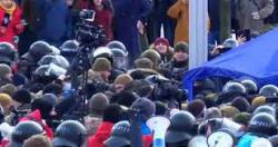 Суд над Порошенко: между сторонниками политика и полицией произошла потасовка