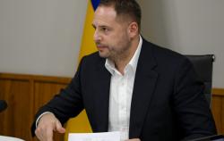 Андрей Ермак провел совещание с руководством МИД и дипломатами по вопросам поступления в Украину гуманитарной помощи